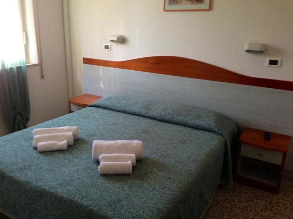 Hotel Villa Arlotti Rimini Bagian luar foto